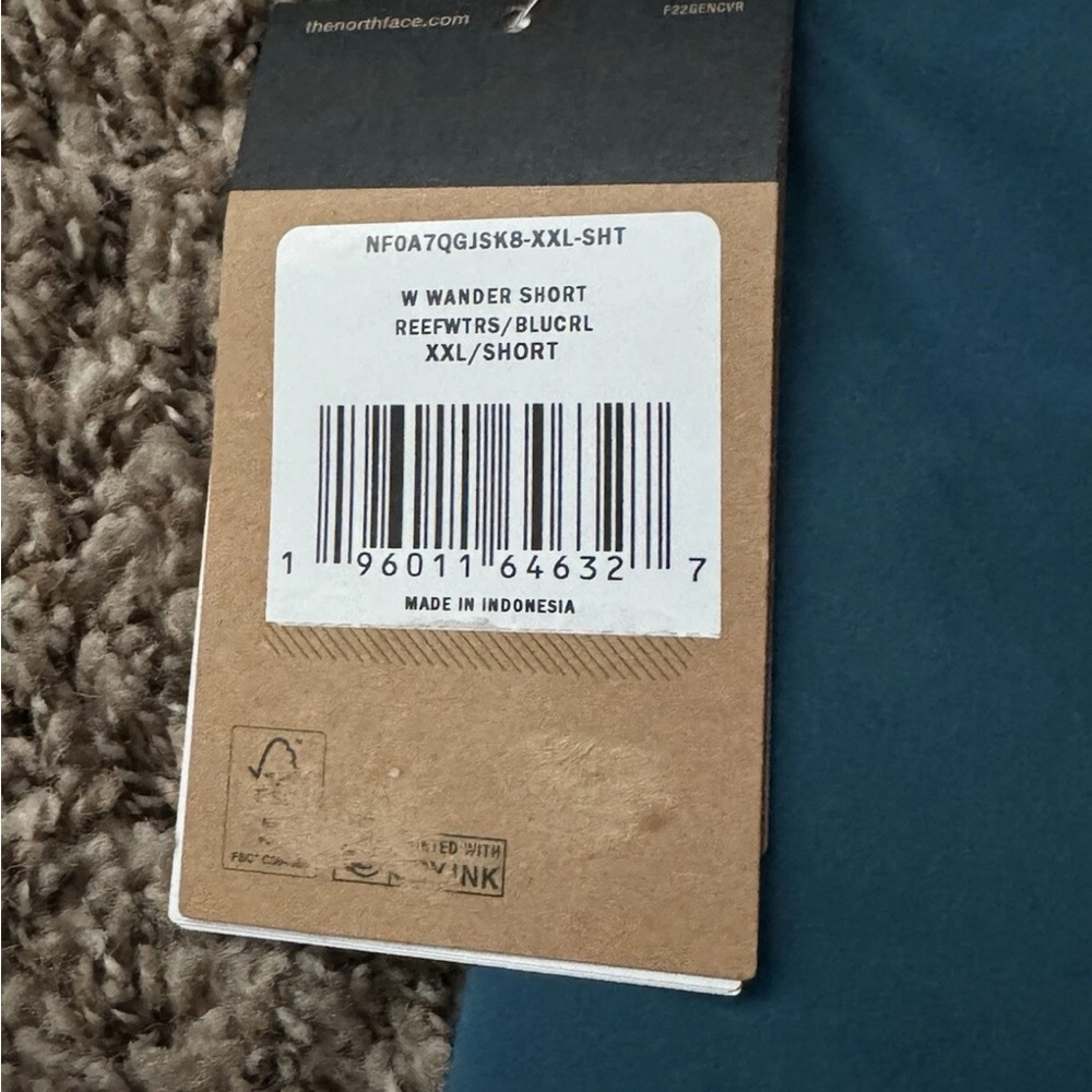 The North Face Women's XXL Teal and Blue Colorblock Shorts NWT - Picture 4 of 7